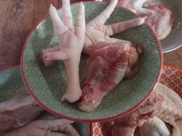 Chicken feet & 1/2 chicken wing